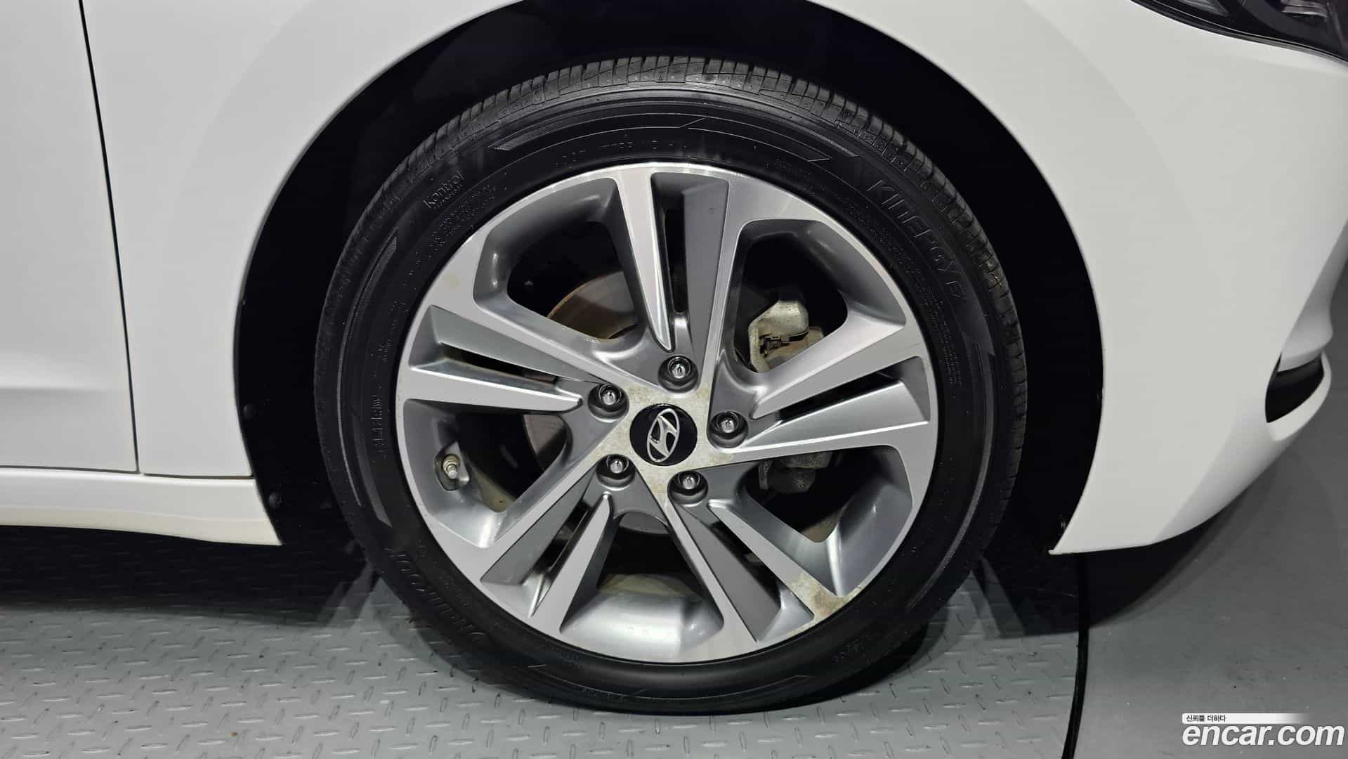 AVANTE Hyundai 2017.4-OUTER-031