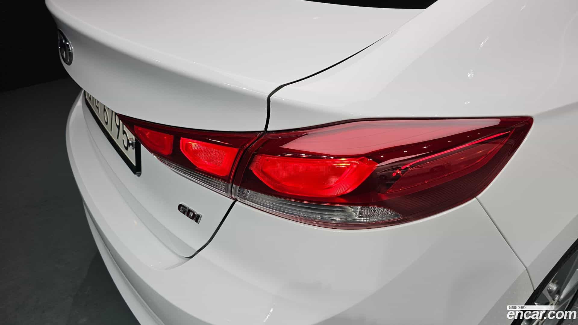 AVANTE Hyundai 2017.4-OUTER-033