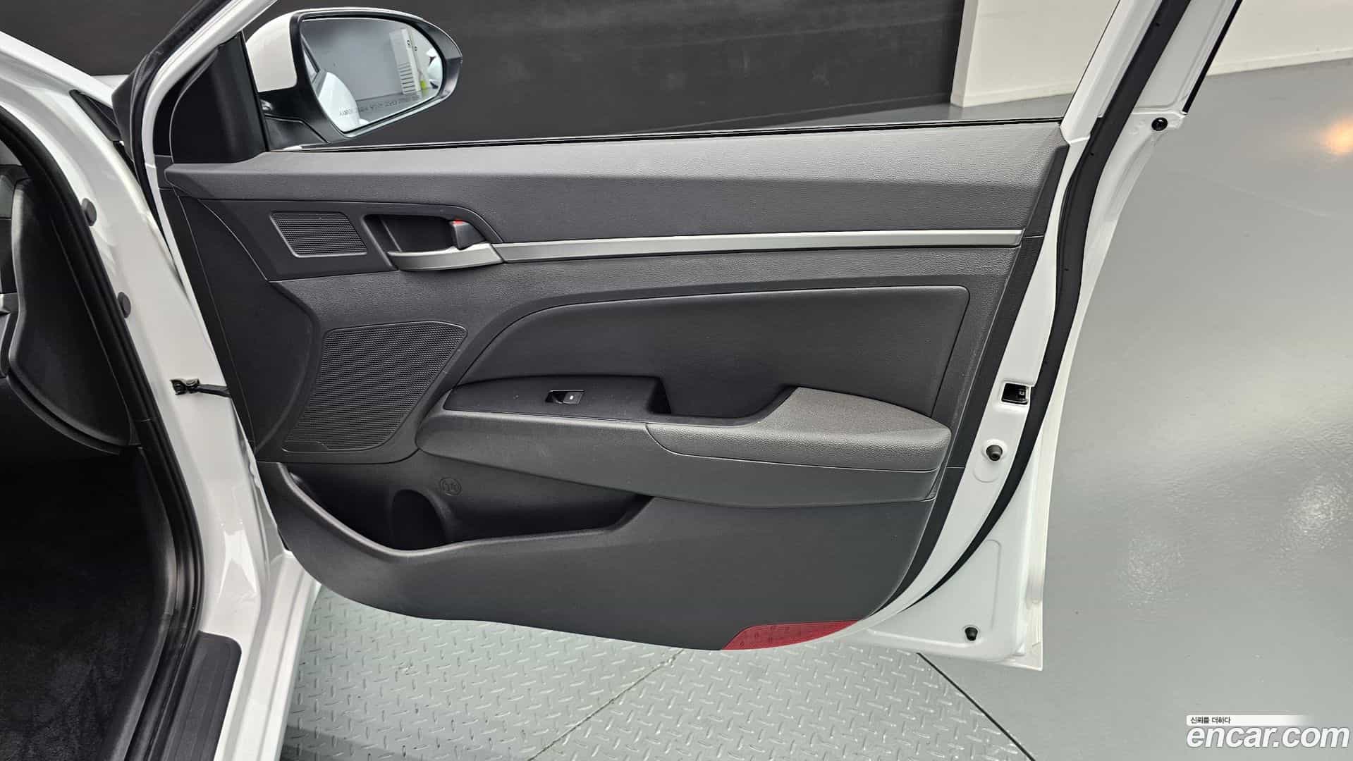 AVANTE Hyundai 2017.4-INNER-034