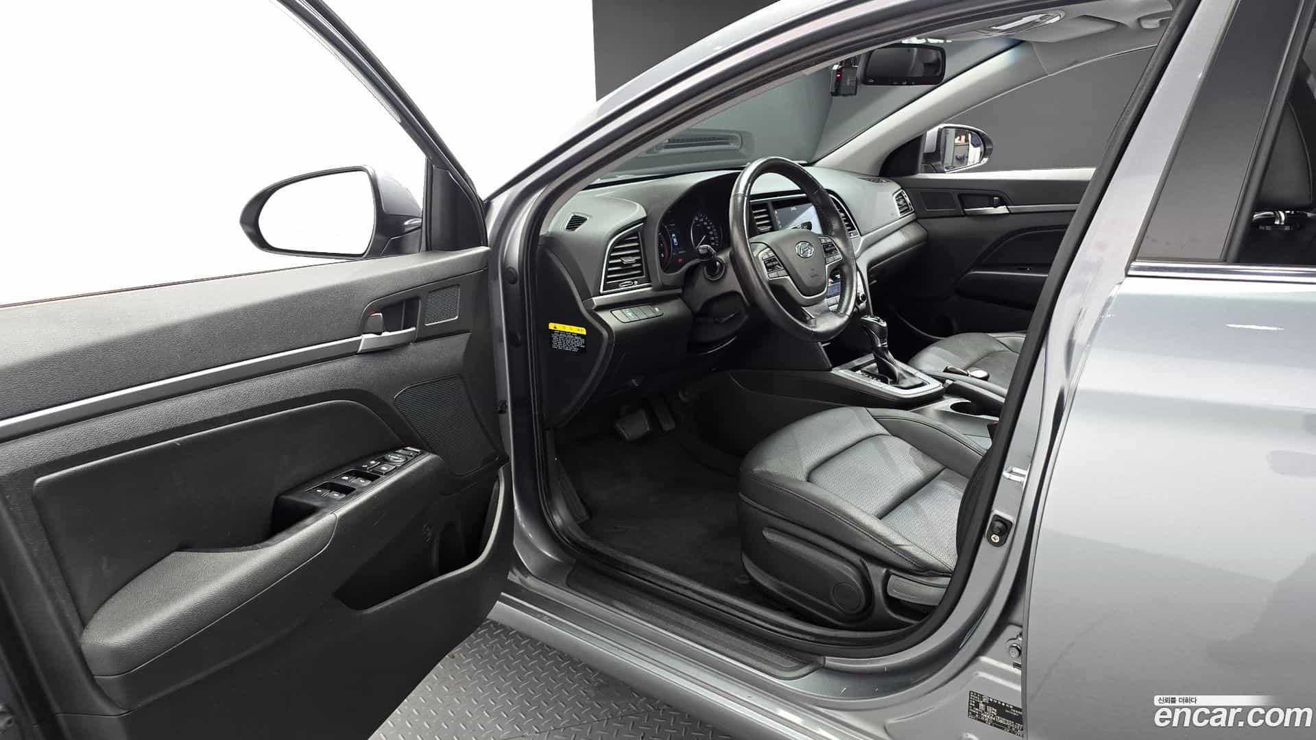 AVANTE Hyundai 2016.0-INNER-010