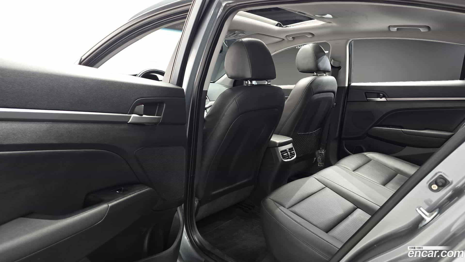 AVANTE Hyundai 2016.0-OPTION-015