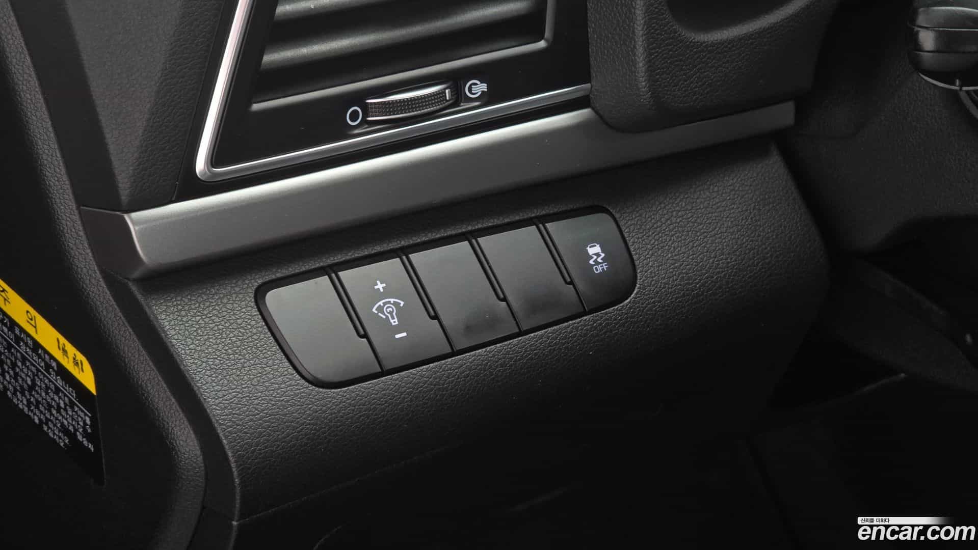 AVANTE Hyundai 2016.0-OPTION-019