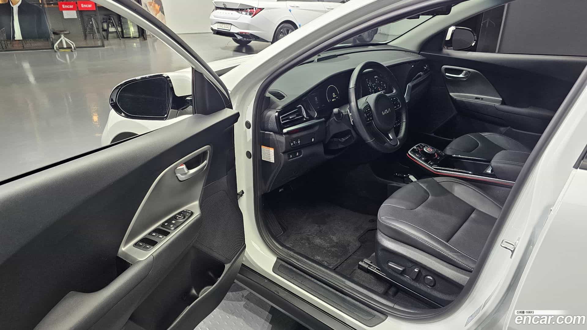 Niro Kia 2023.2-INNER-010