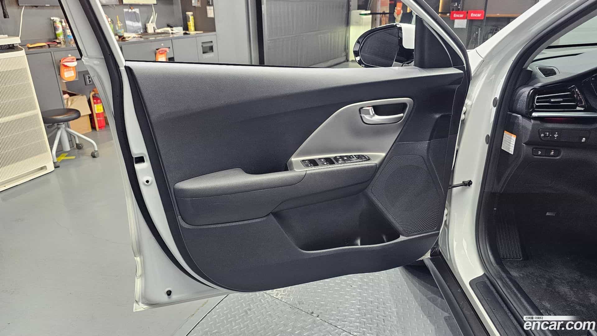 Niro Kia 2023.2-INNER-034