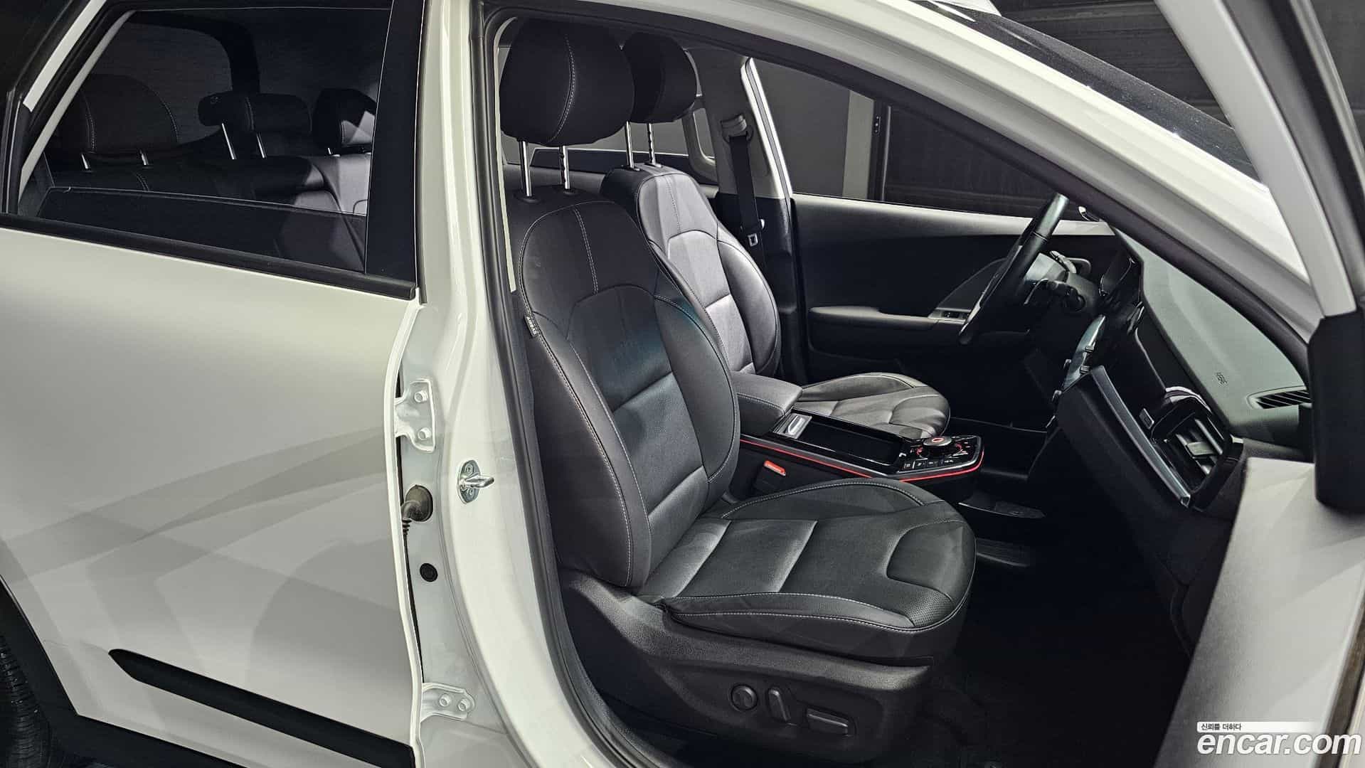 Niro Kia 2023.2-INNER-036
