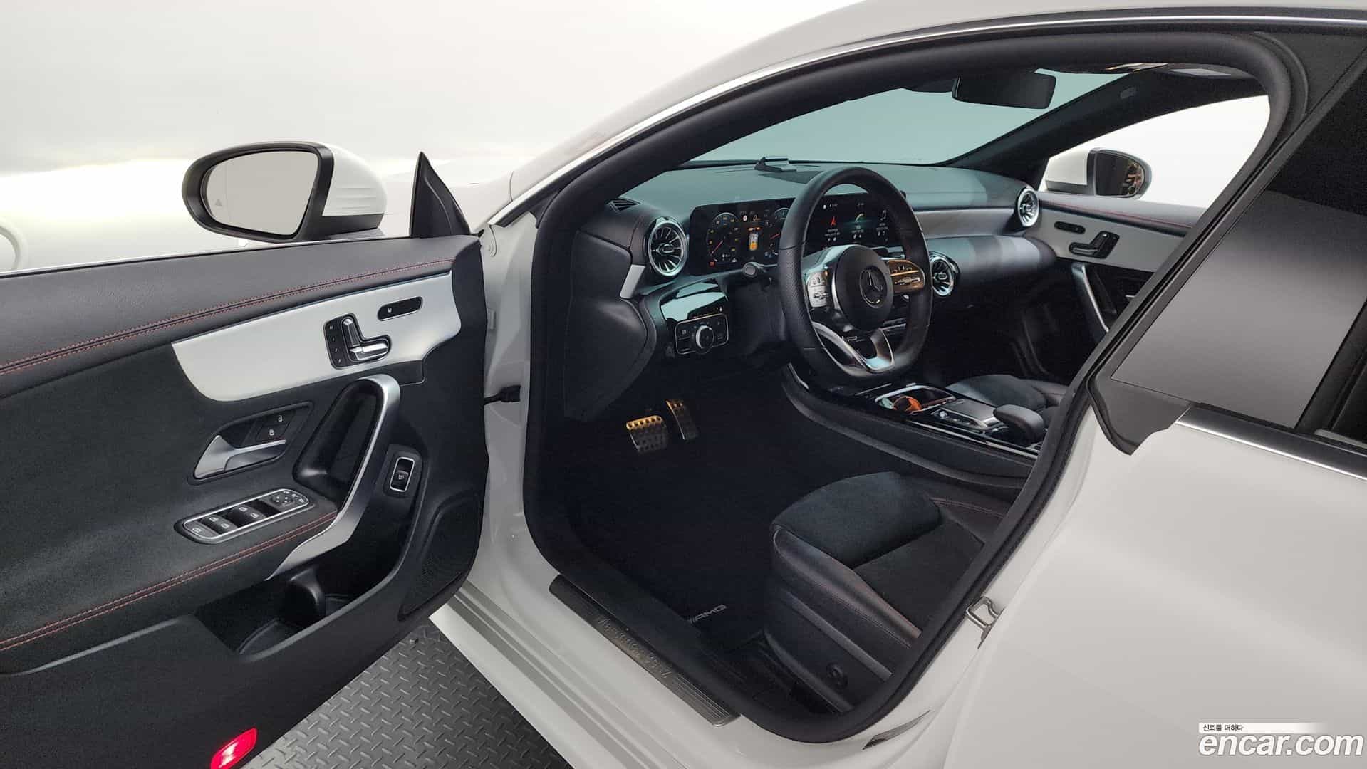 CLA-Class Mercedes-Benz 2023.4-INNER-010