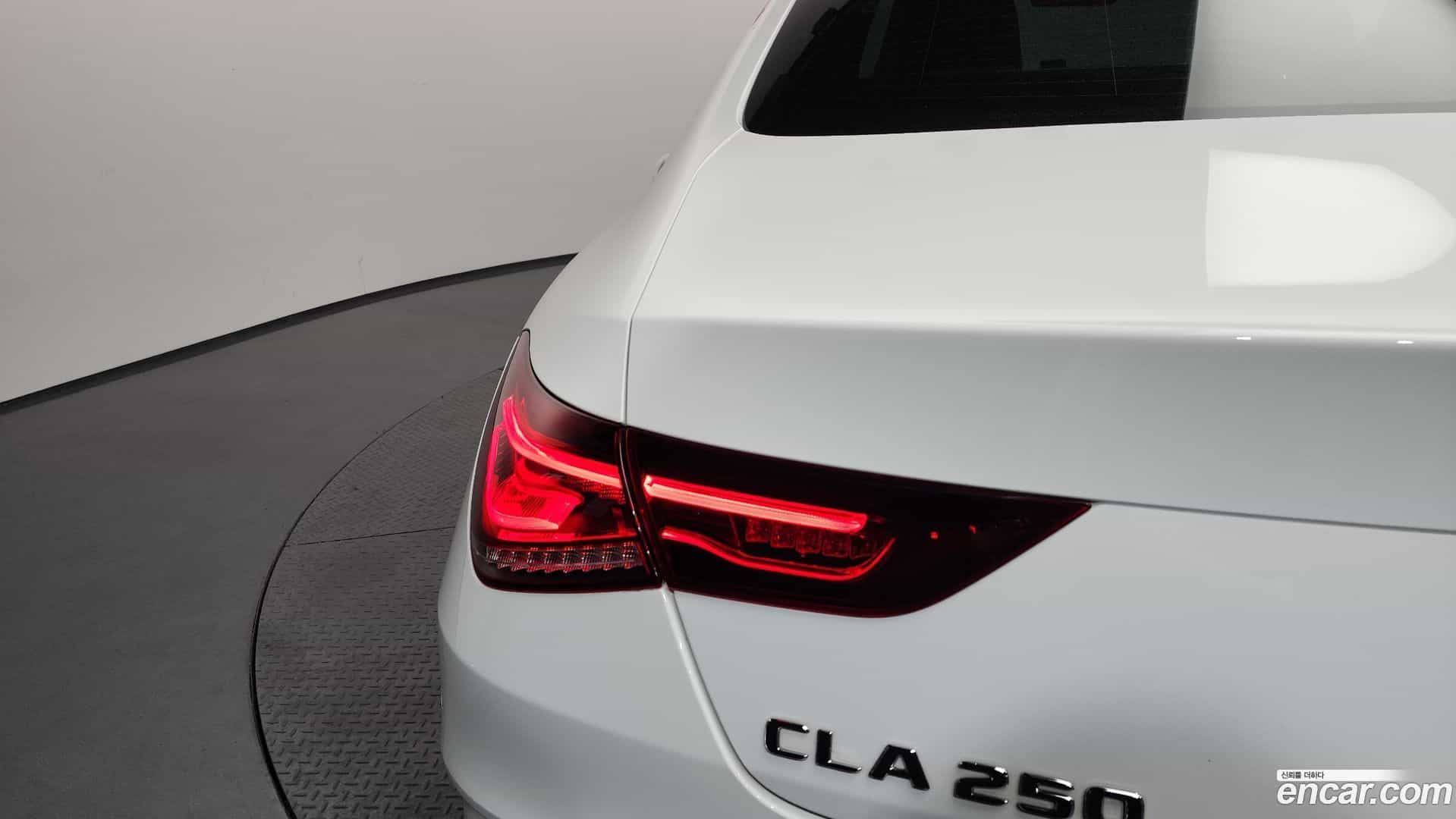 CLA-Class Mercedes-Benz 2023.4-OUTER-033