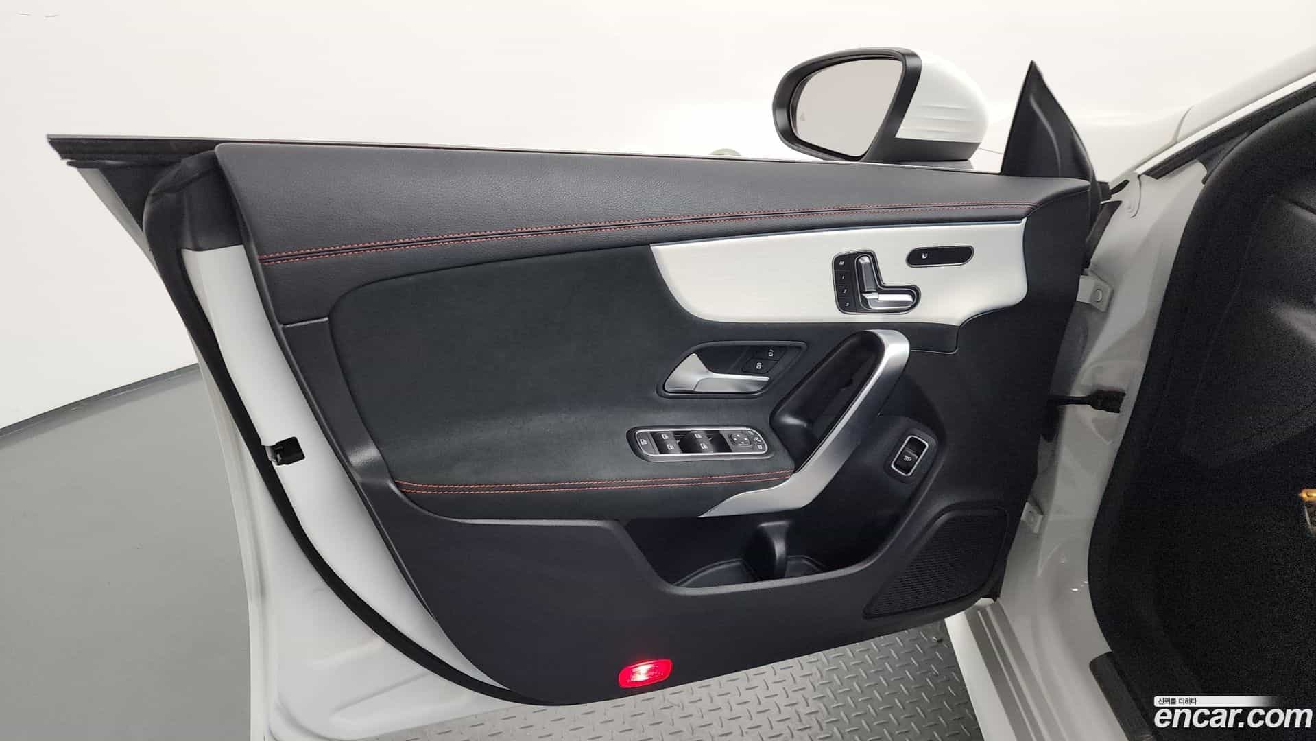 CLA-Class Mercedes-Benz 2023.4-INNER-034
