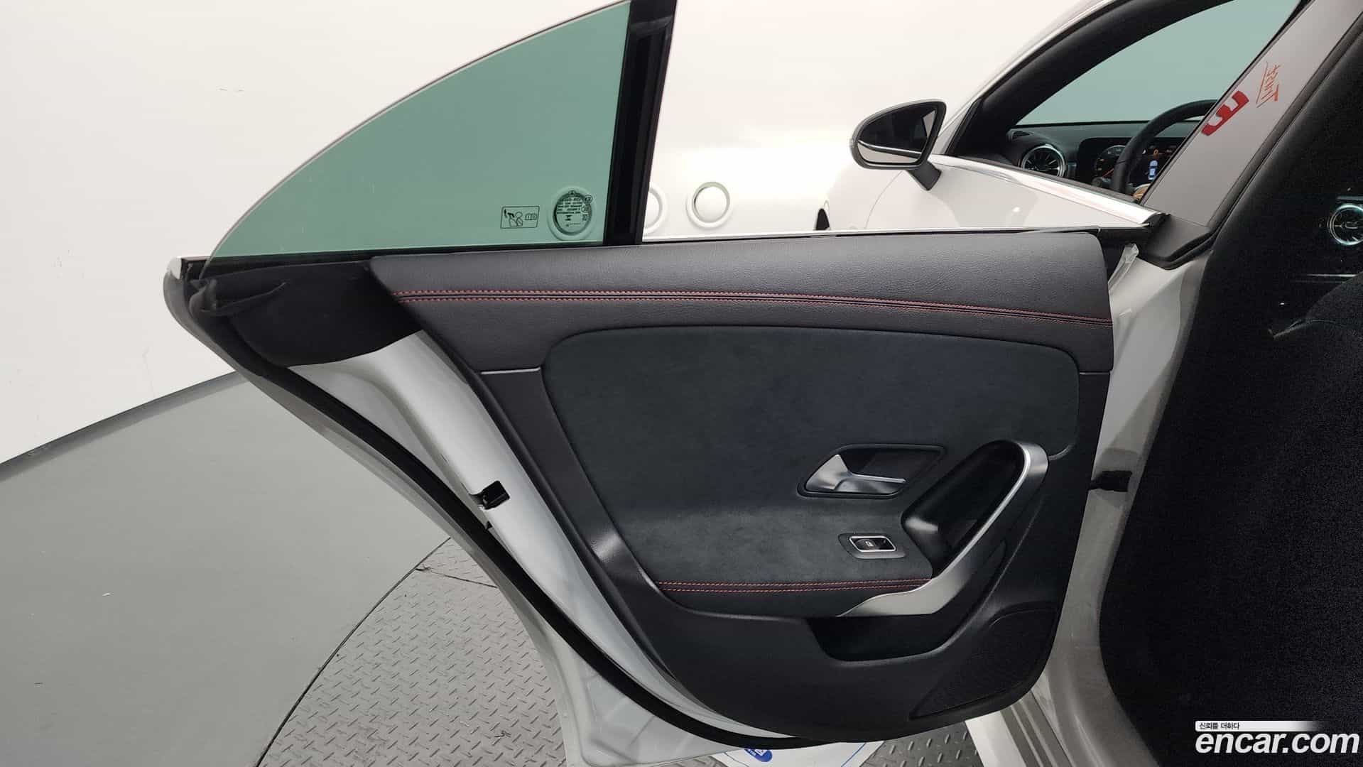 CLA-Class Mercedes-Benz 2023.4-INNER-035