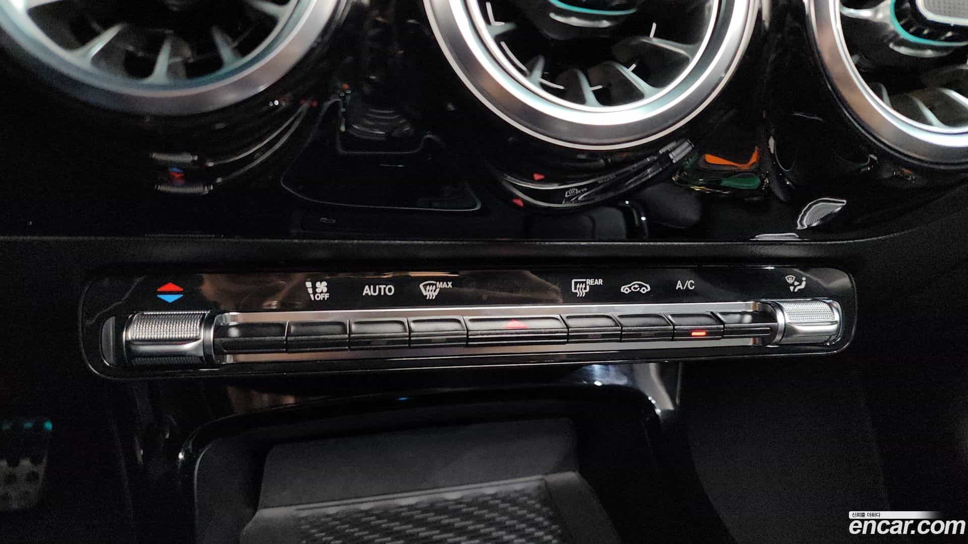 CLA-Class Mercedes-Benz 2023.4-OPTION-045