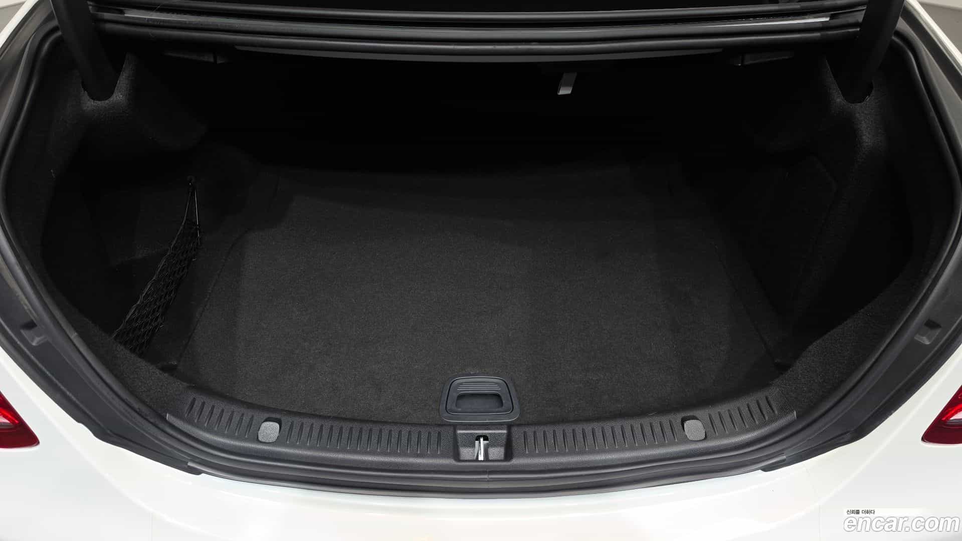E-Class Mercedes-Benz 2019.5-OPTION-024