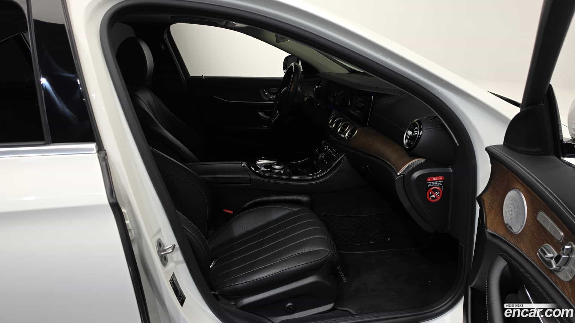 E-Class Mercedes-Benz 2019.5-INNER-036