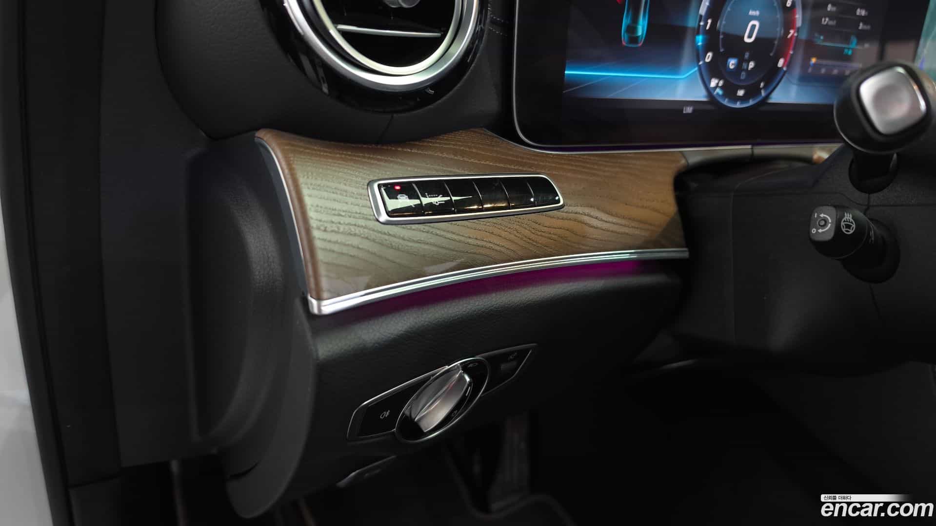 E-Class Mercedes-Benz 2019.5-OPTION-043