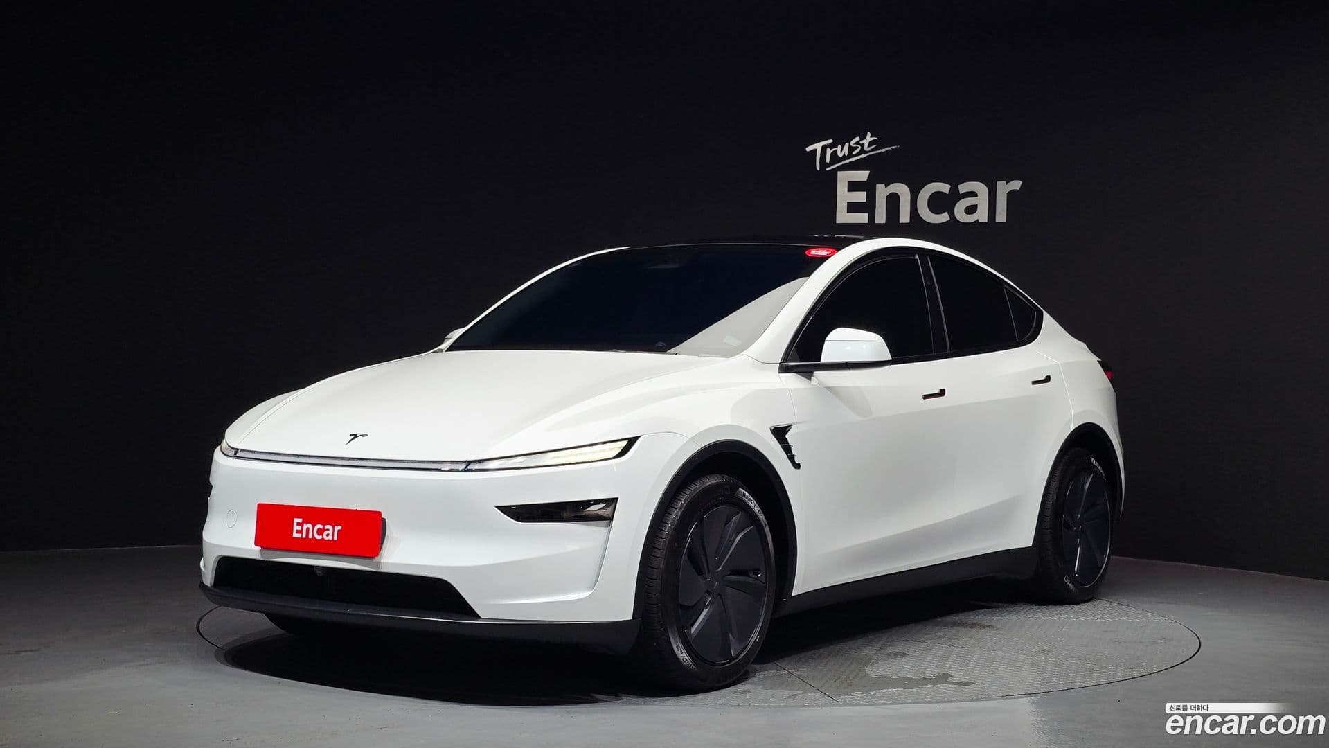 Main__Slider__Photo:Model Y Tesla 2025.7-0