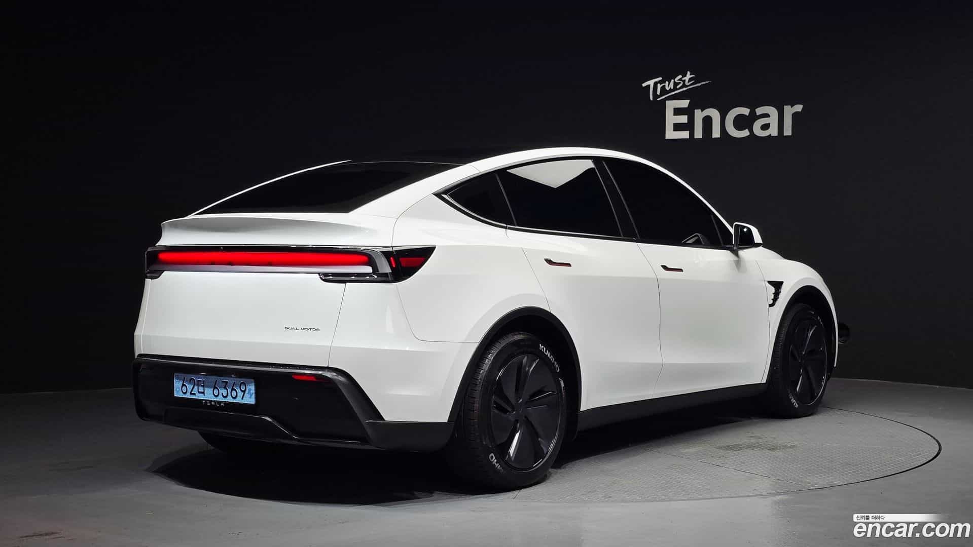Model Y Tesla 2025.7-OUTER-002