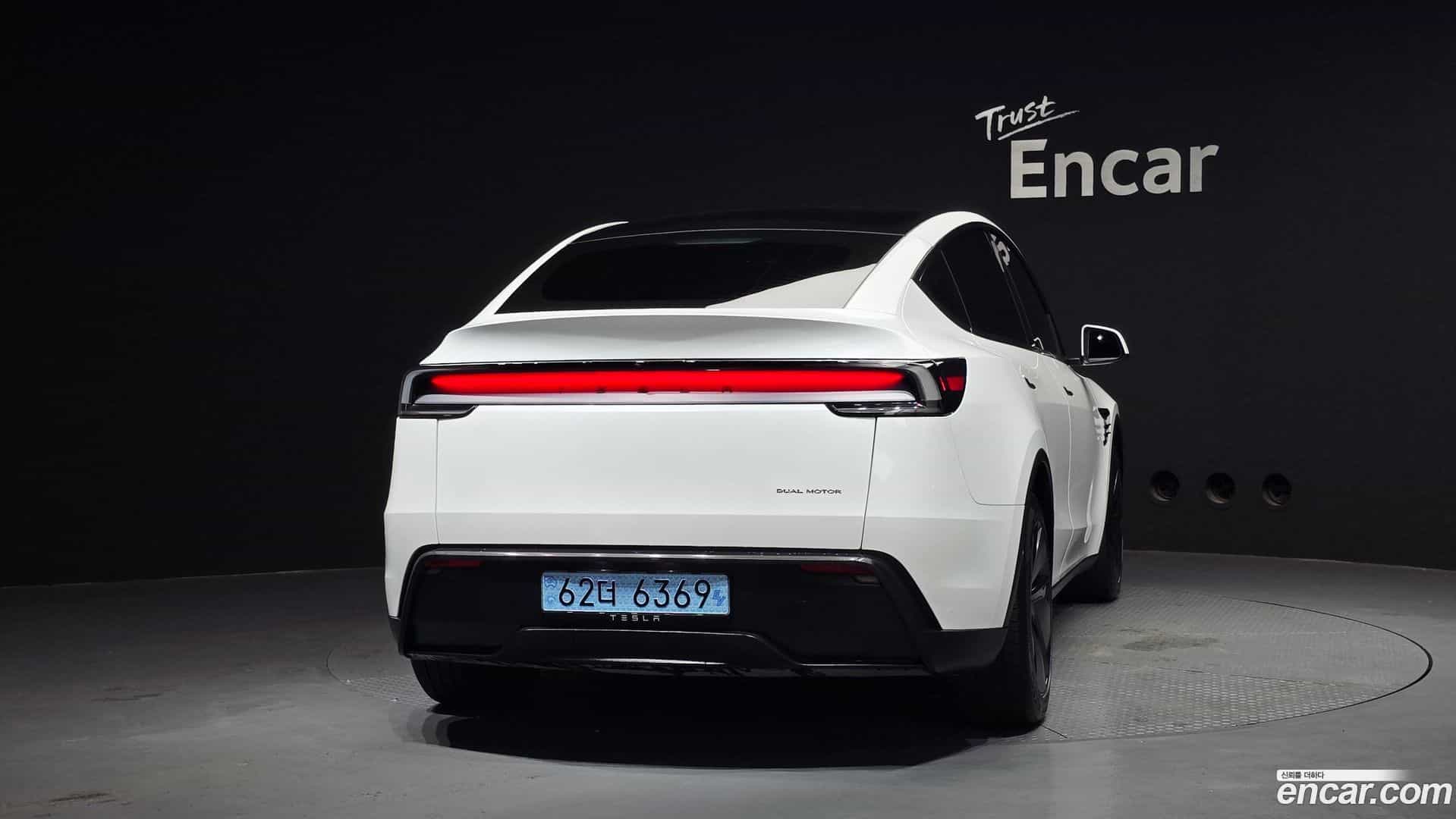 Model Y Tesla 2025.7-OUTER-004