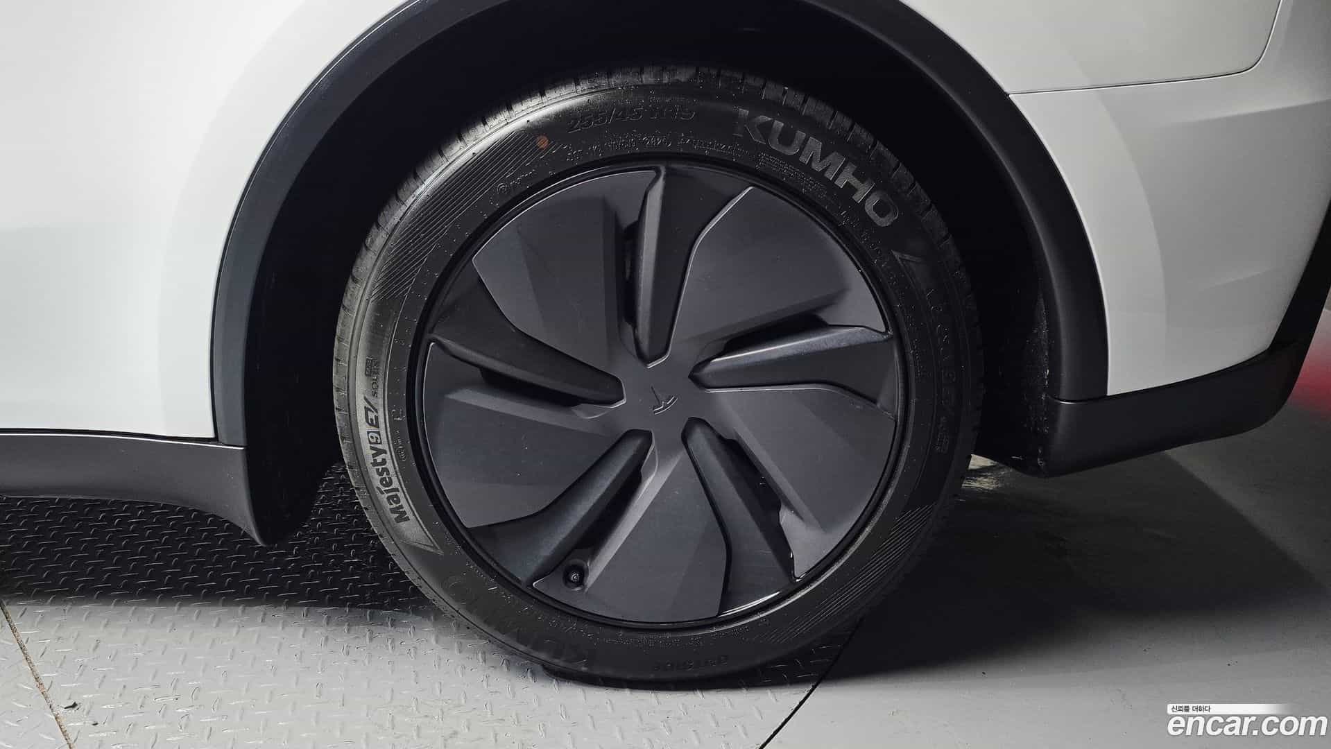 Model Y Tesla 2025.7-OUTER-031