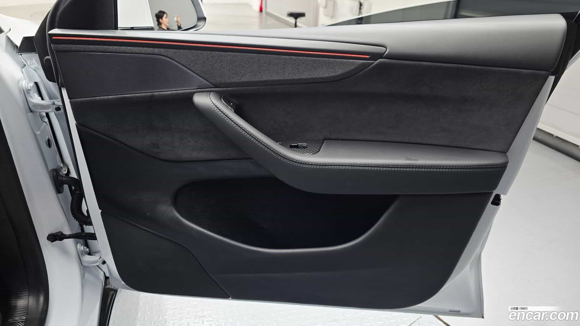 Model Y Tesla 2025.7-INNER-035
