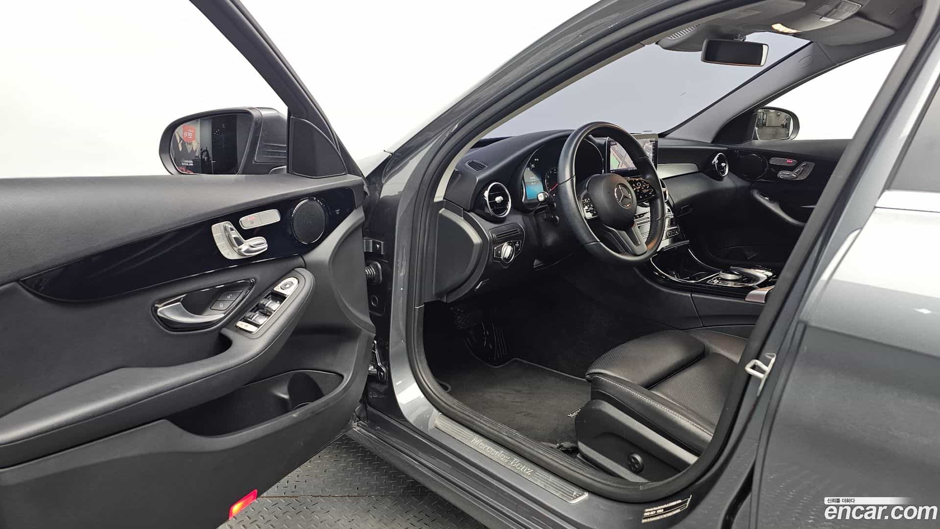 C-Class Mercedes-Benz 2019.8-INNER-010