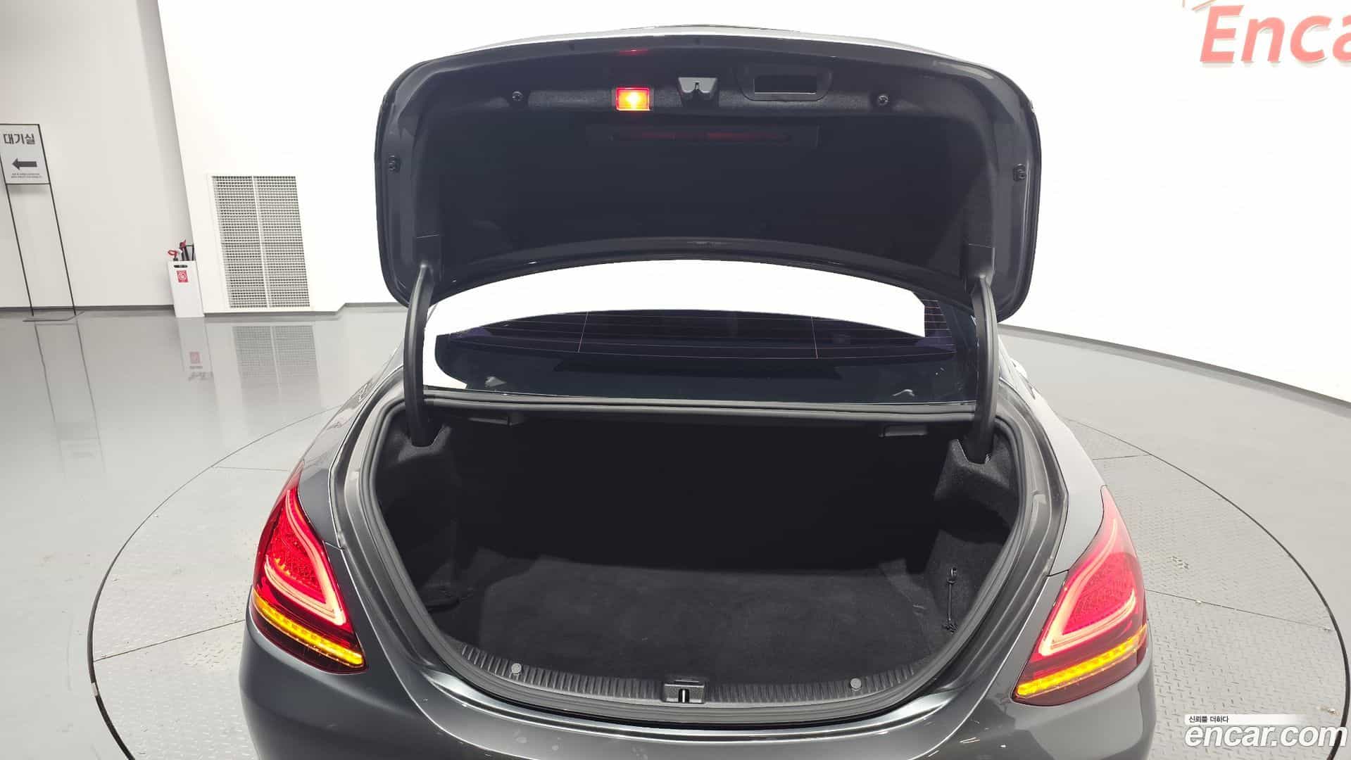 C-Class Mercedes-Benz 2019.8-OPTION-024