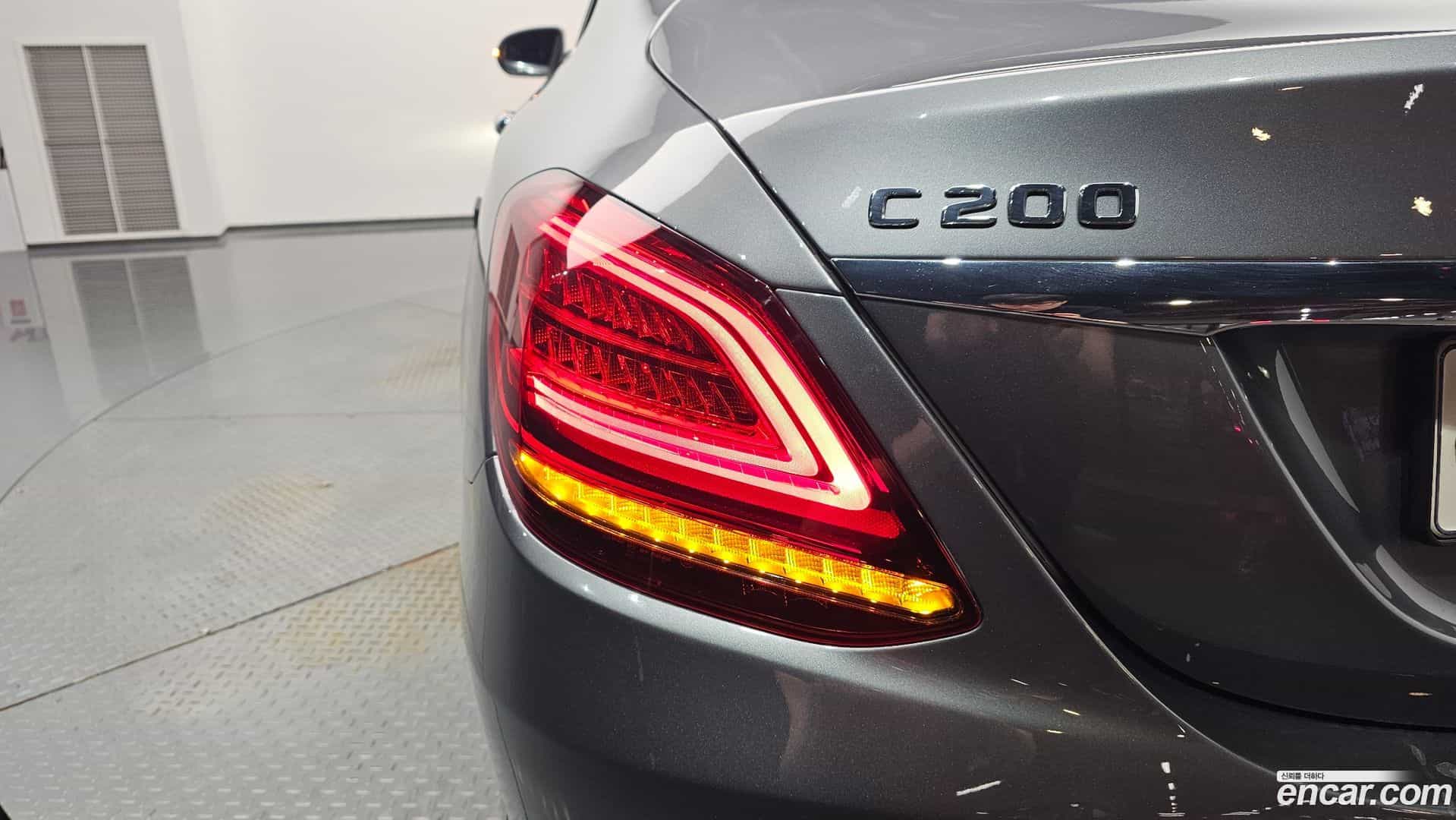 C-Class Mercedes-Benz 2019.8-OUTER-033