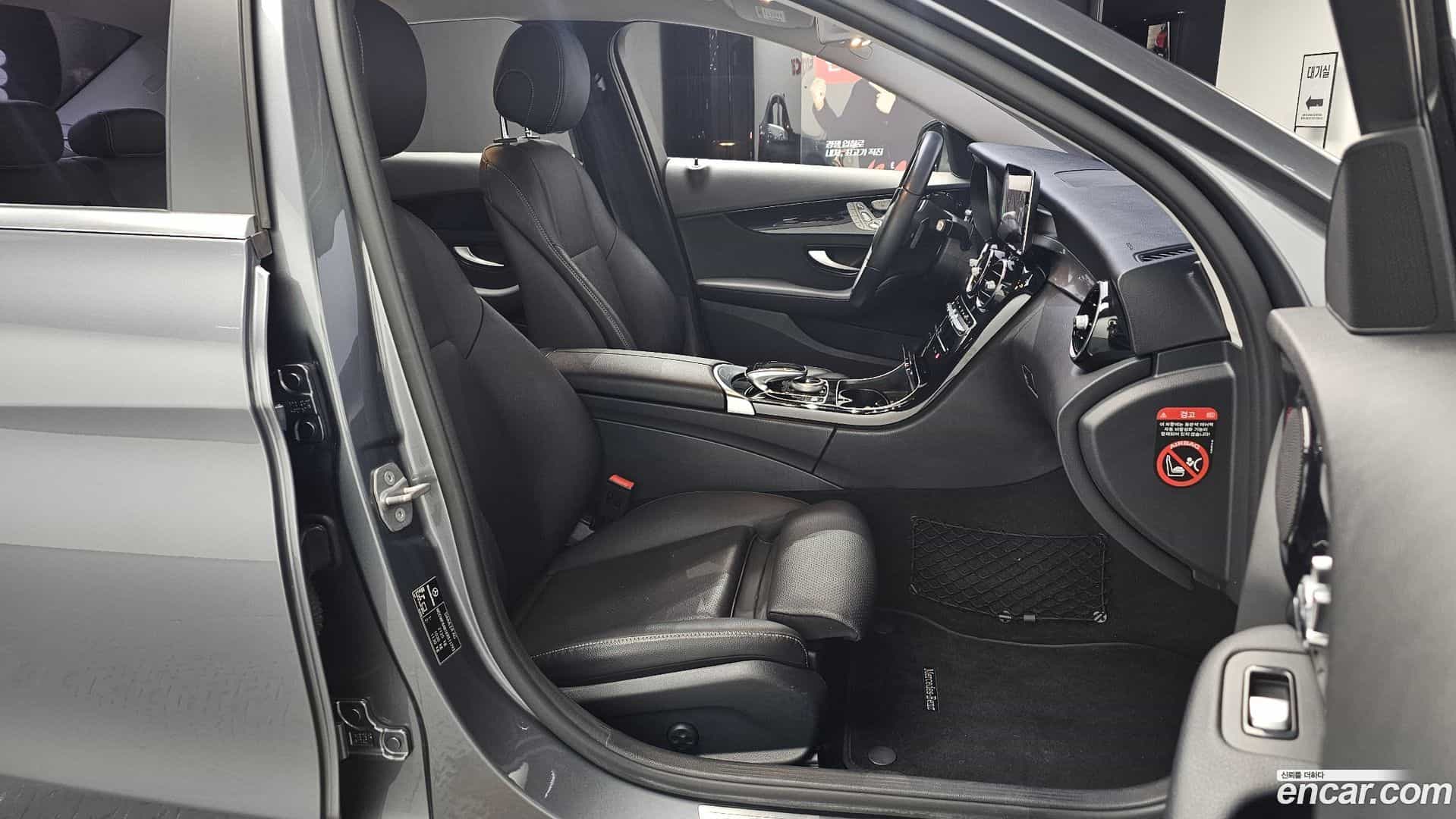 C-Class Mercedes-Benz 2019.8-INNER-036