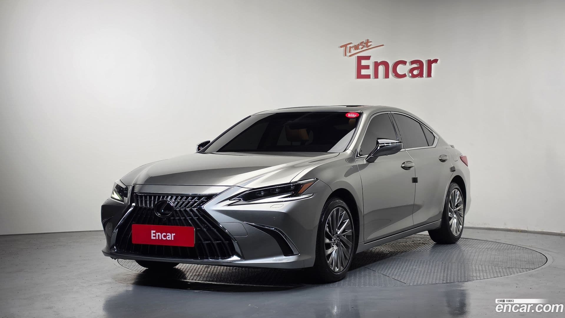 Main__Slider__Photo:ES Lexus 2023.6-0
