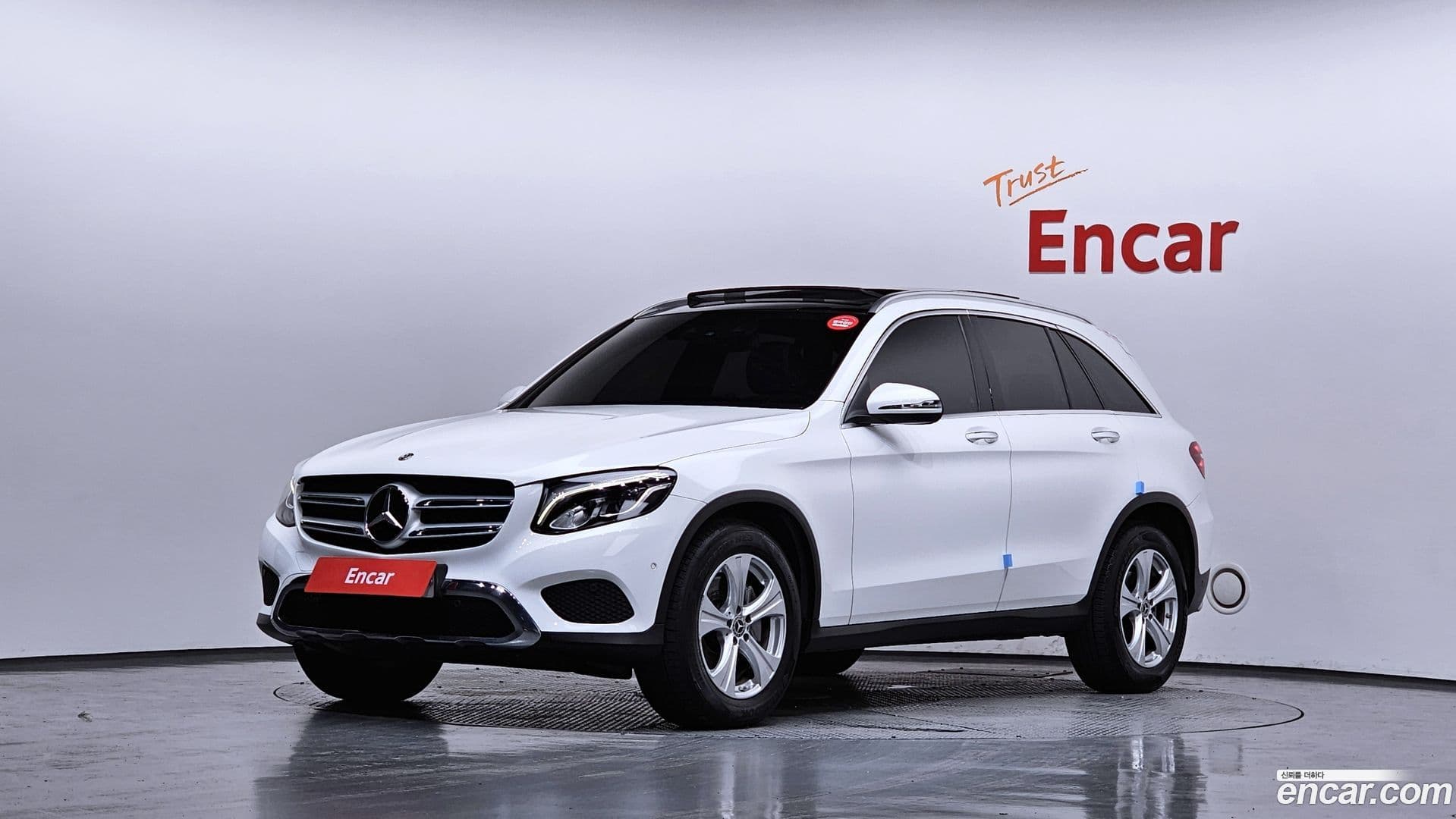 Main__Slider__Photo:GLC-Class Mercedes-Benz 2018.4-0