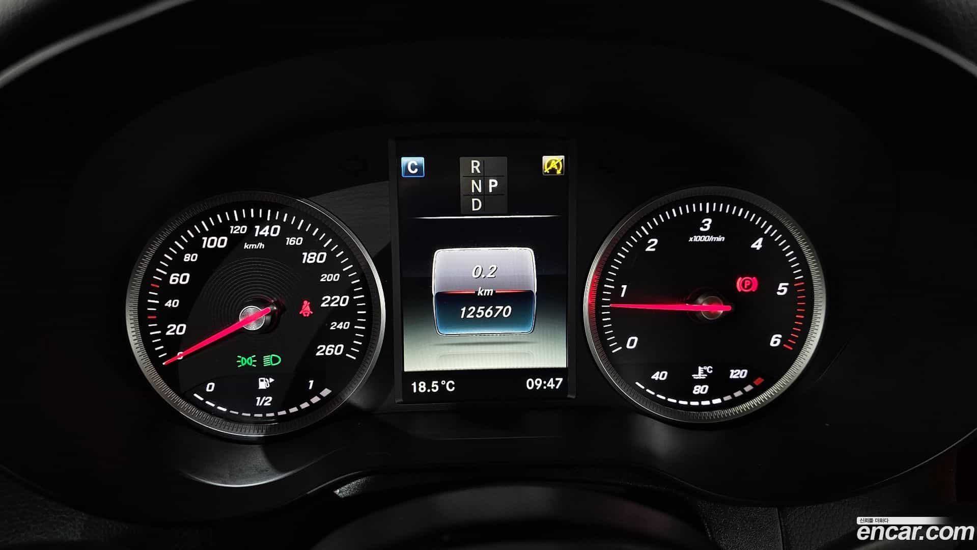 GLC-Class Mercedes-Benz 2018.4-INNER-008