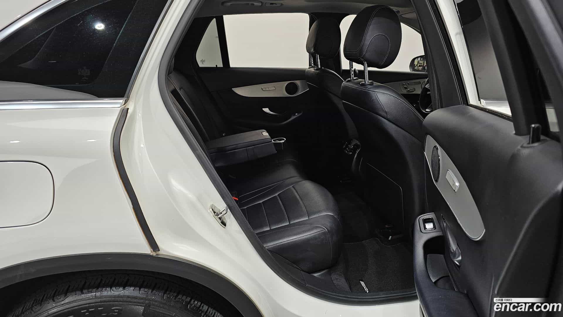 GLC-Class Mercedes-Benz 2018.4-OPTION-015