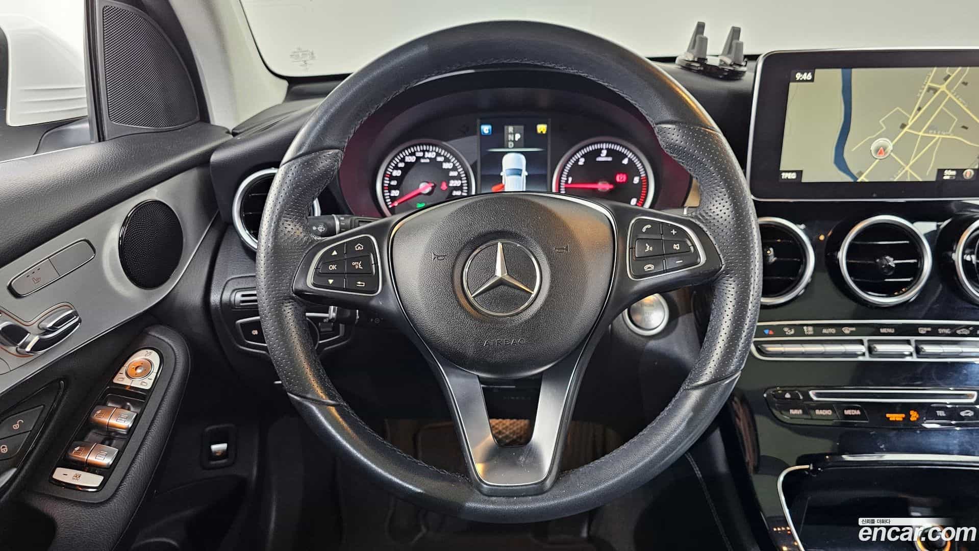 GLC-Class Mercedes-Benz 2018.4-OPTION-017