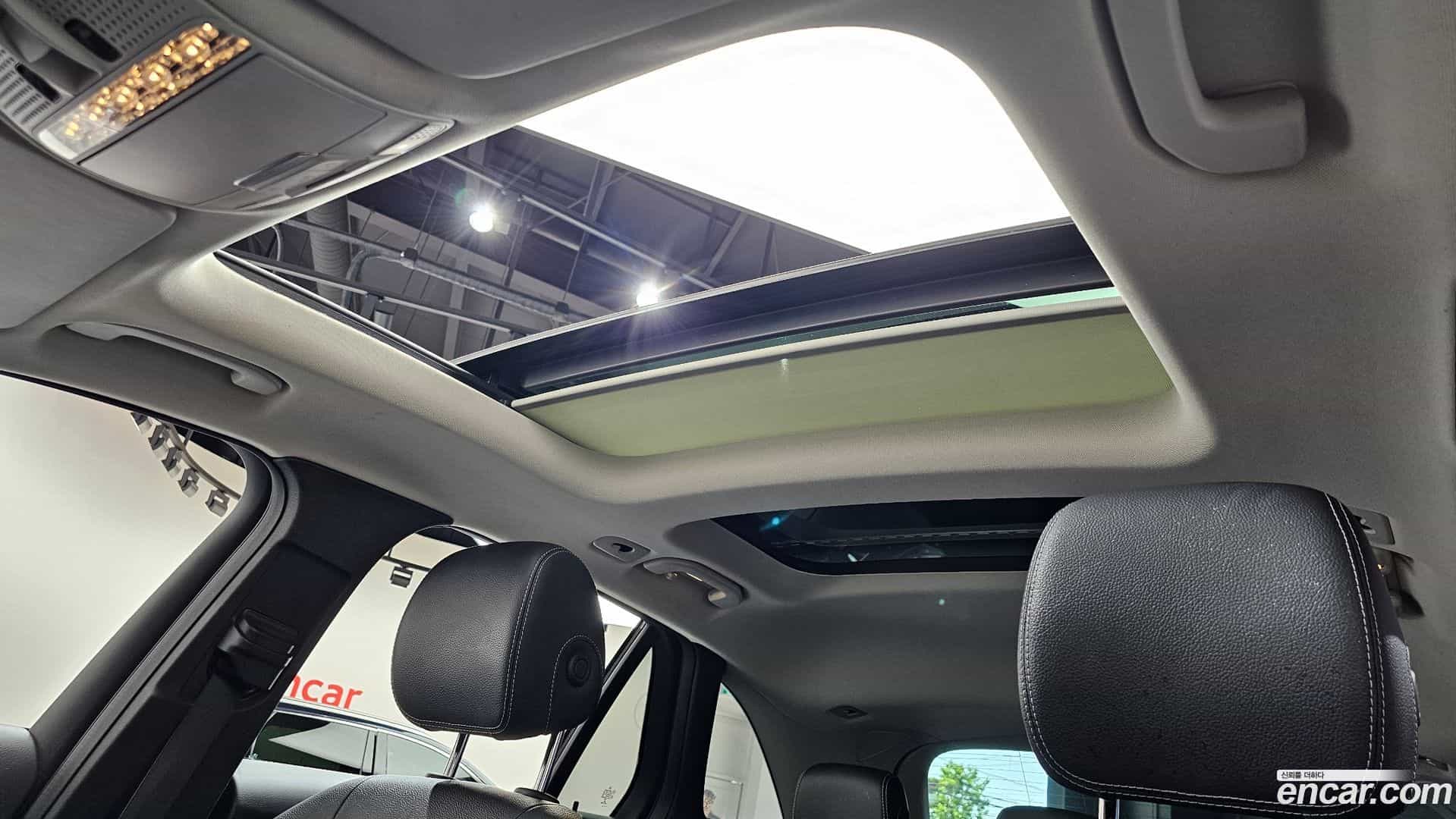 GLC-Class Mercedes-Benz 2018.4-OPTION-021