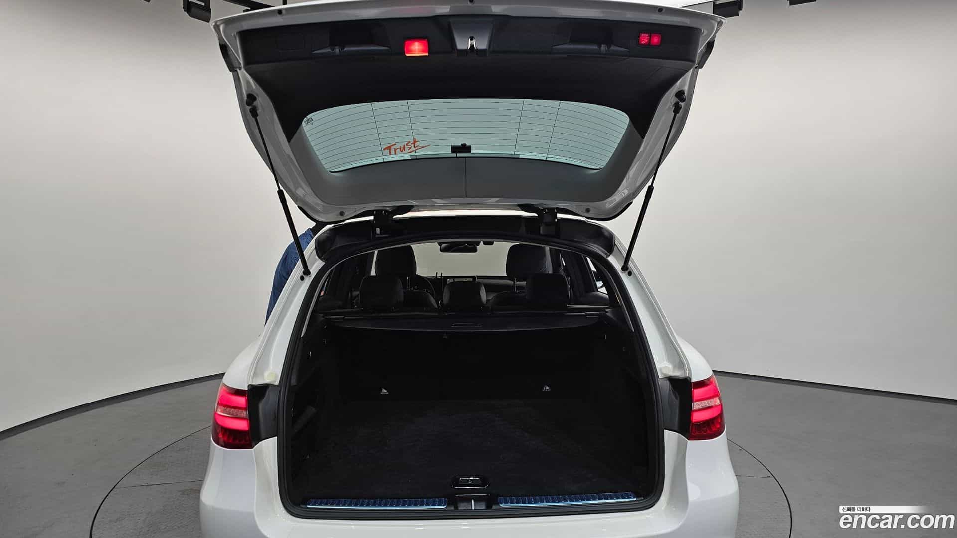 GLC-Class Mercedes-Benz 2018.4-OPTION-024