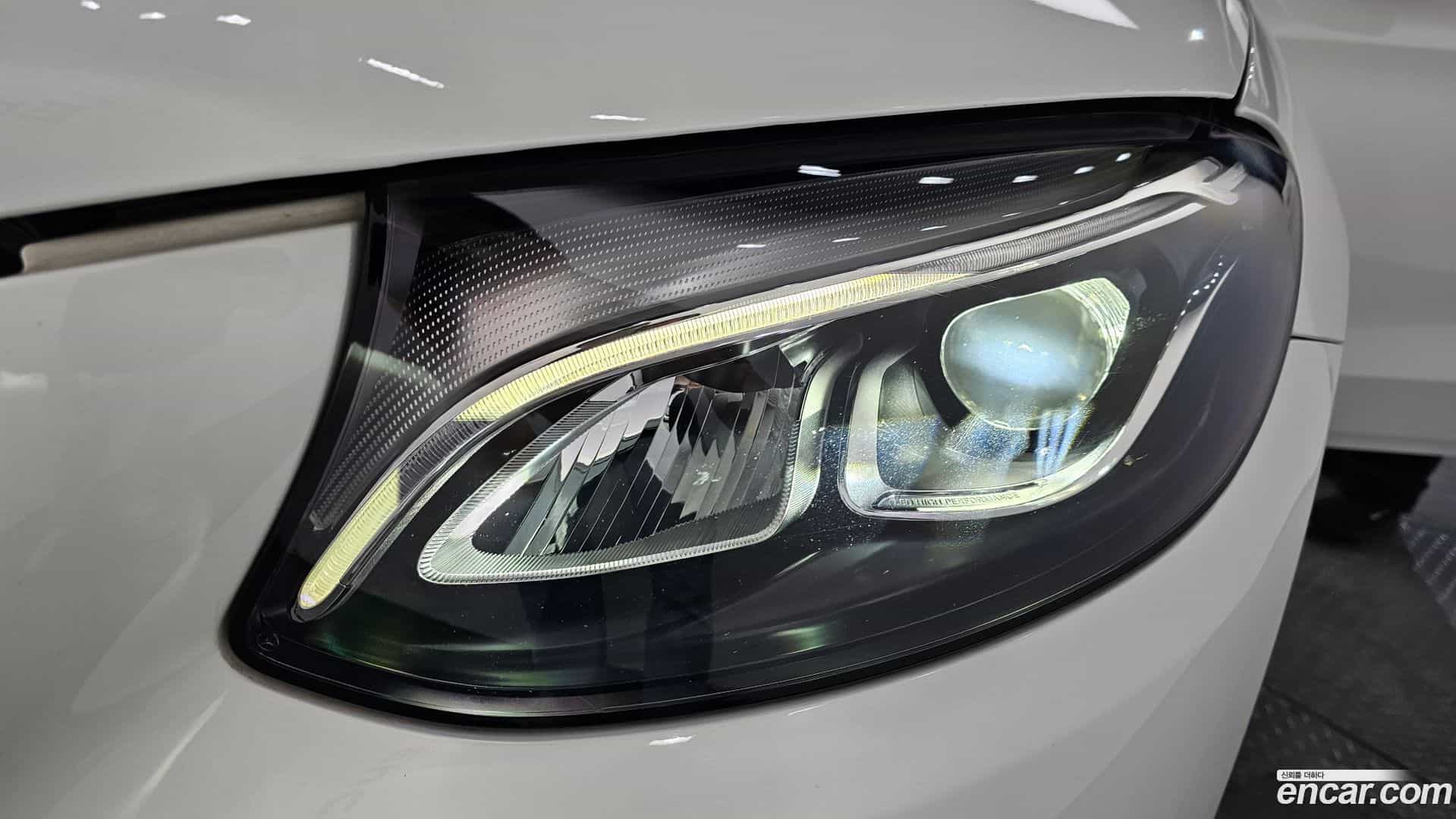 GLC-Class Mercedes-Benz 2018.4-OUTER-032