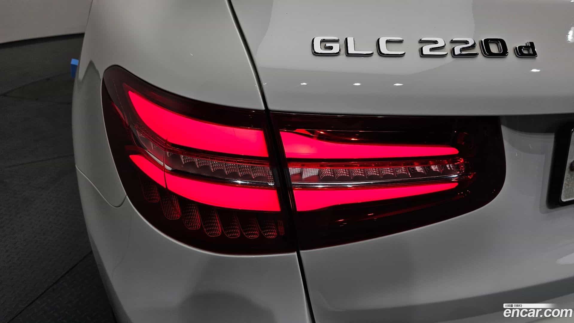 GLC-Class Mercedes-Benz 2018.4-OUTER-033