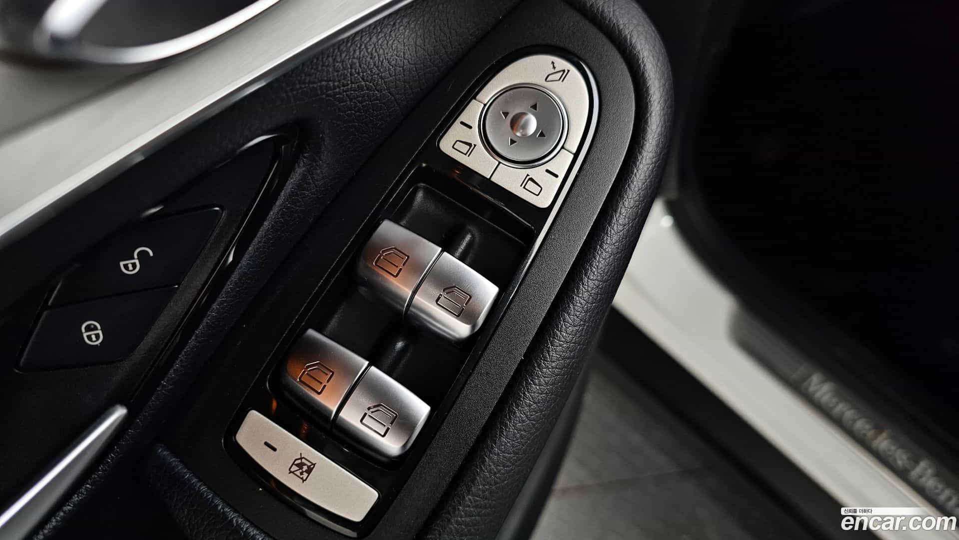 GLC-Class Mercedes-Benz 2018.4-OPTION-047