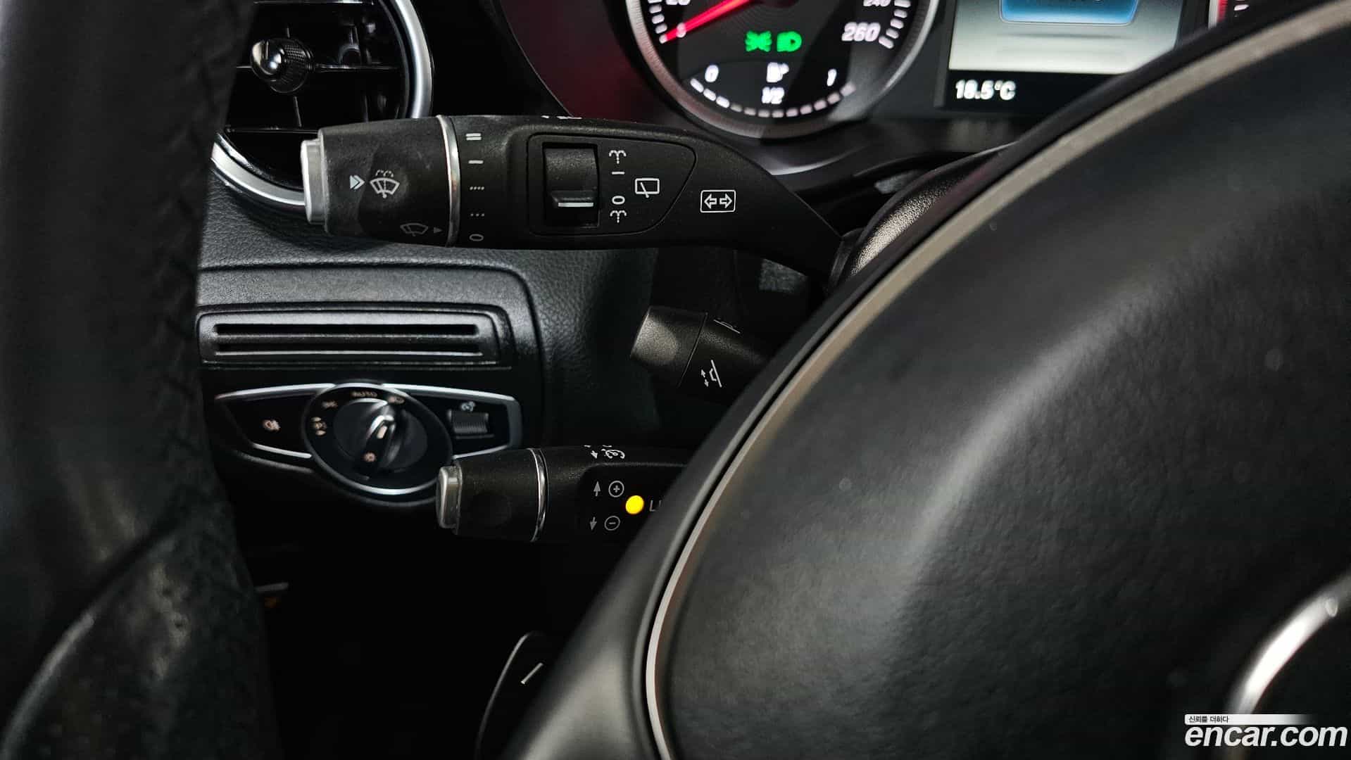 GLC-Class Mercedes-Benz 2018.4-OPTION-048