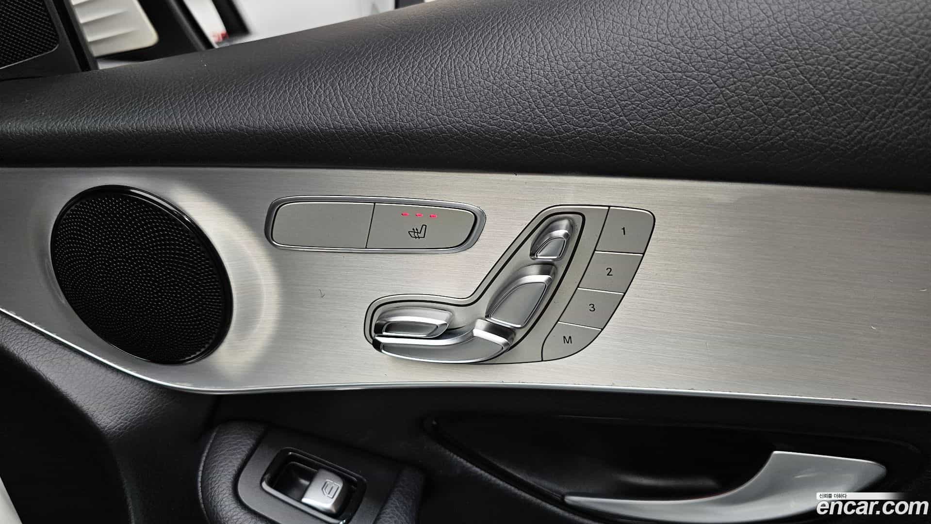 GLC-Class Mercedes-Benz 2018.4-OPTION-049