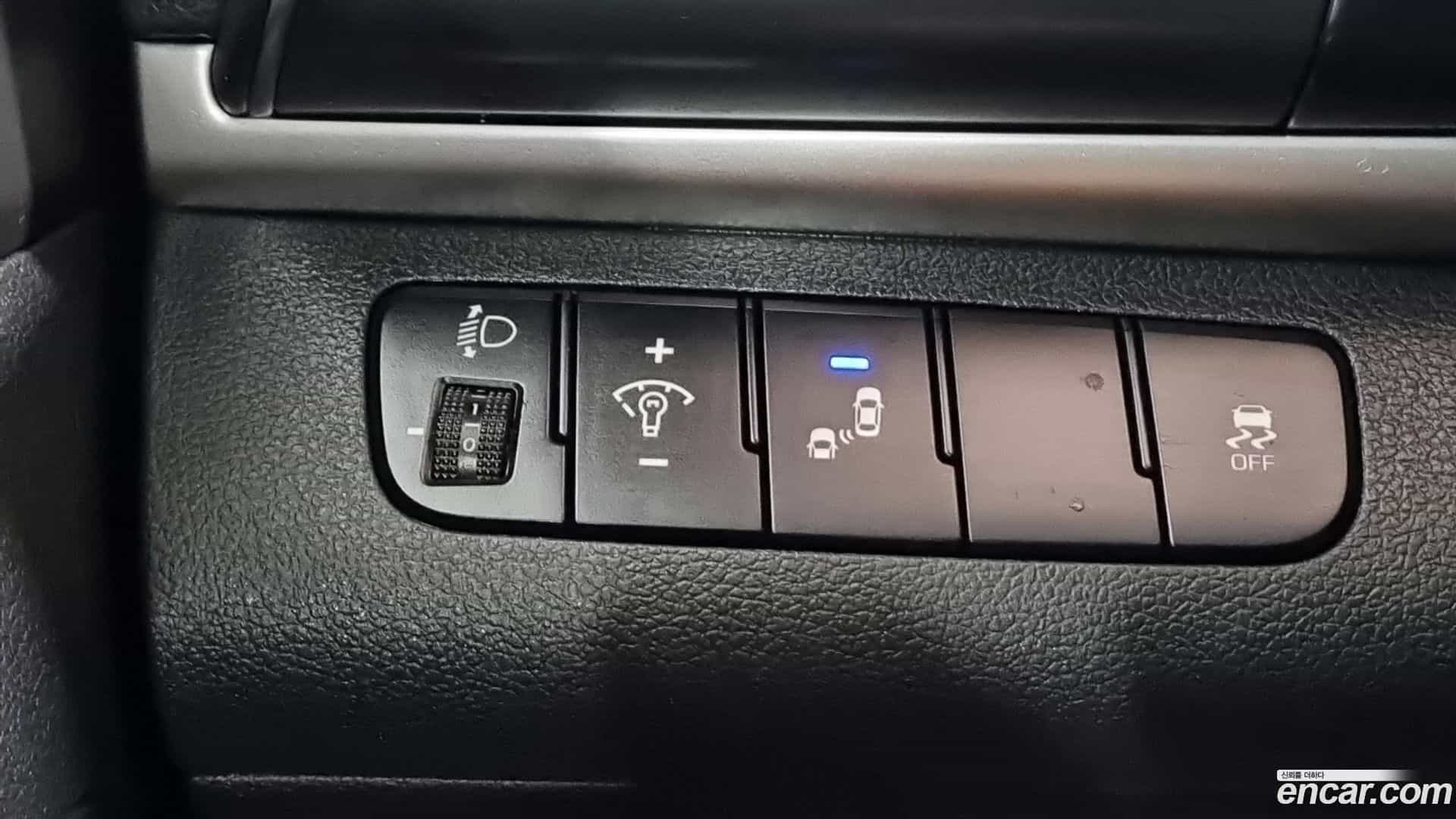 AVANTE Hyundai 2018.11-OPTION-018