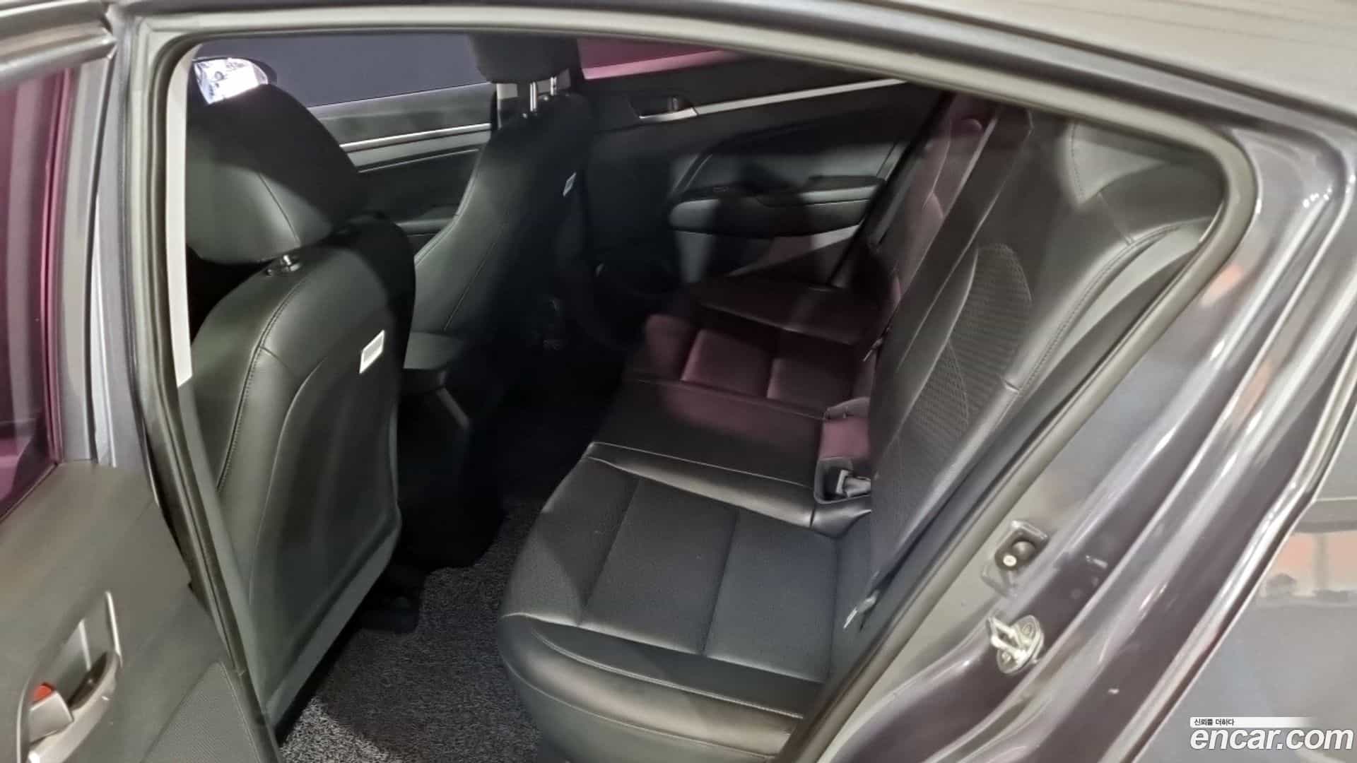 AVANTE Hyundai 2018.11-OPTION-021