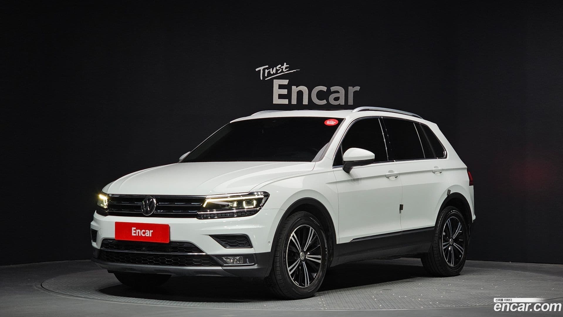 Main__Slider__Photo:Tiguan Volkswagen 2020.3-0