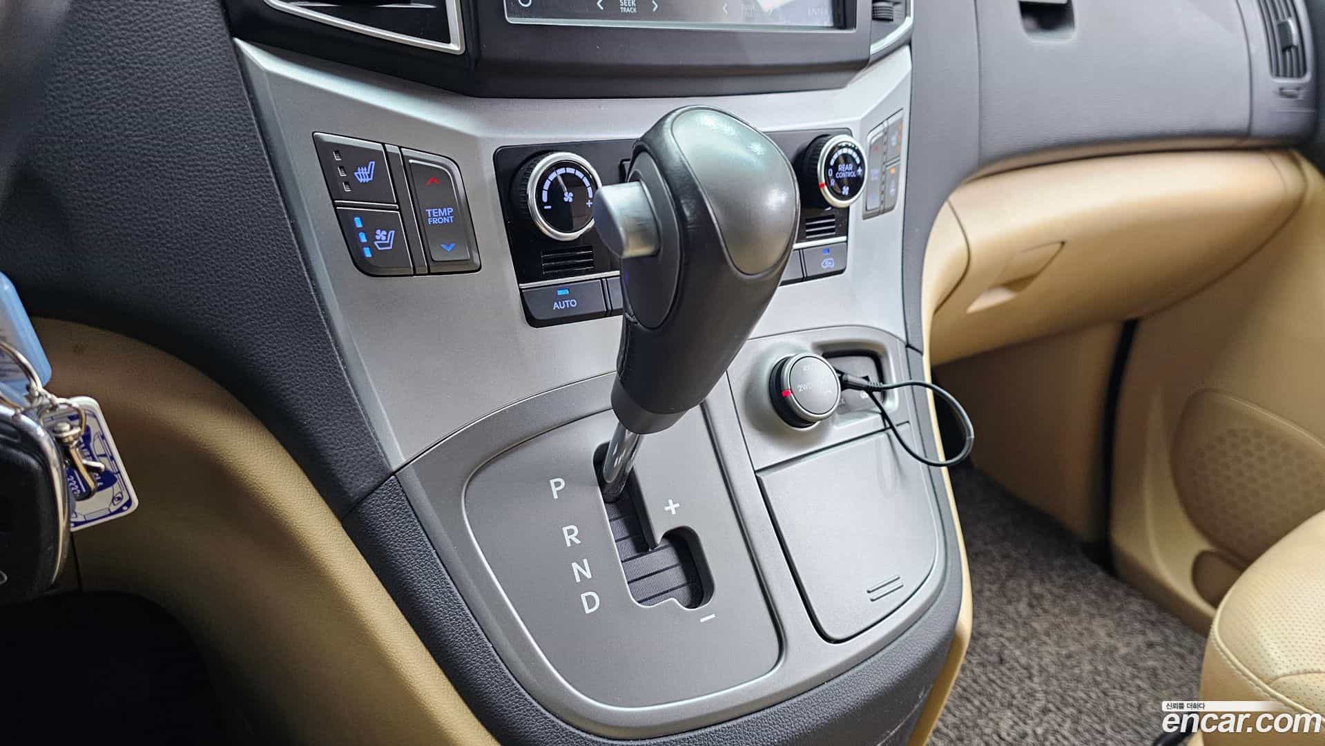 Starex Hyundai 2018.2-INNER-009