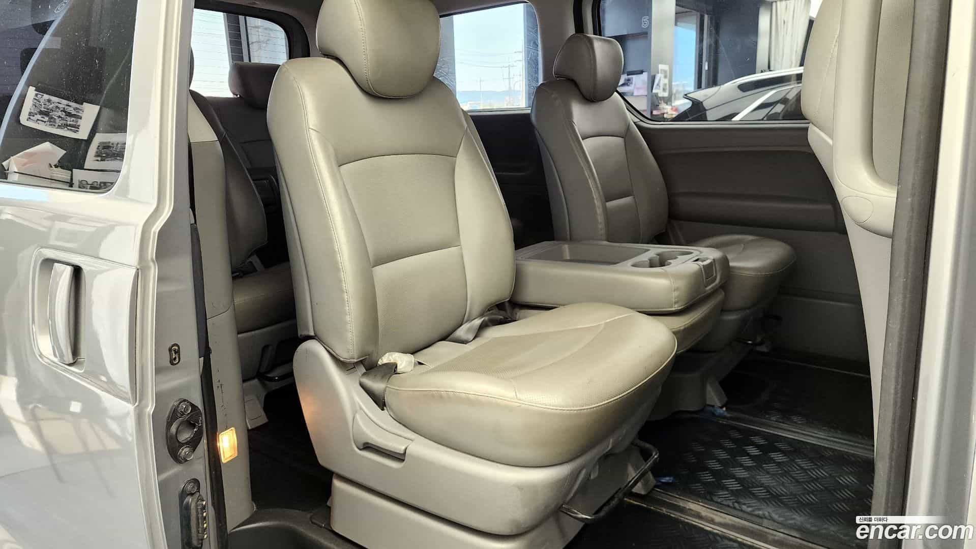 Starex Hyundai 2018.9-OPTION-016