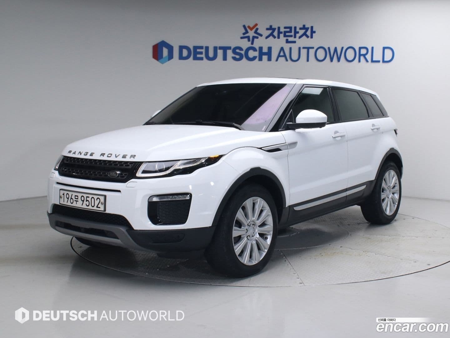 Main__Slider__Photo:Range Rover Evoque Land Rover 2019.4-0