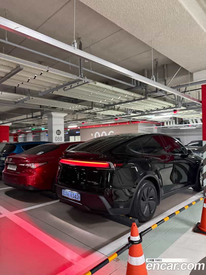 Model Y Tesla 2025.7-INNER-007