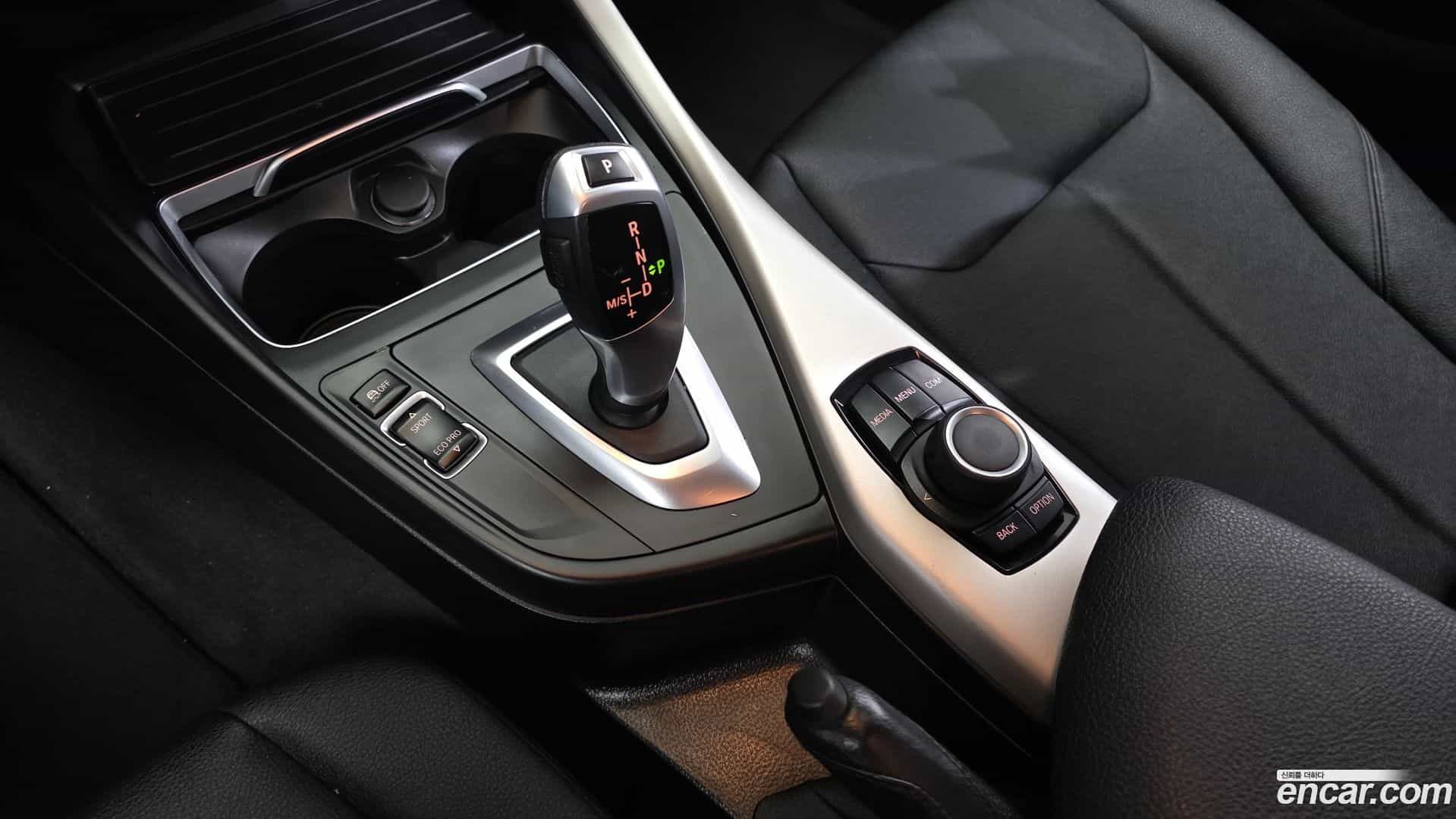 1-Series BMW 2018.0-INNER-009
