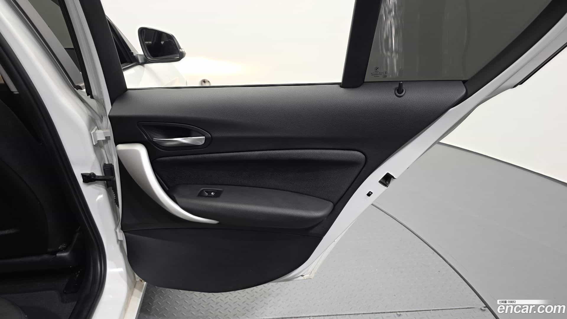 1-Series BMW 2018.0-INNER-035