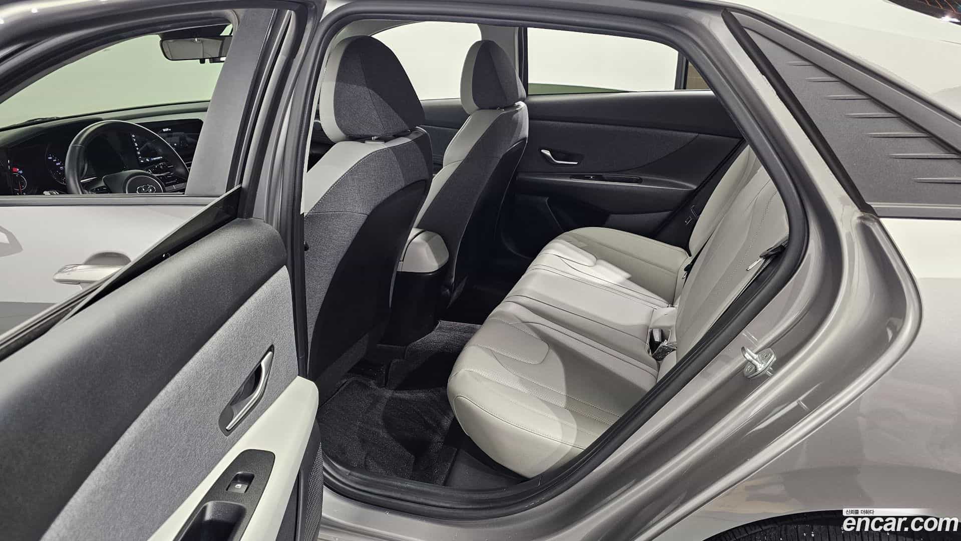 AVANTE Hyundai 2021.4-OPTION-015