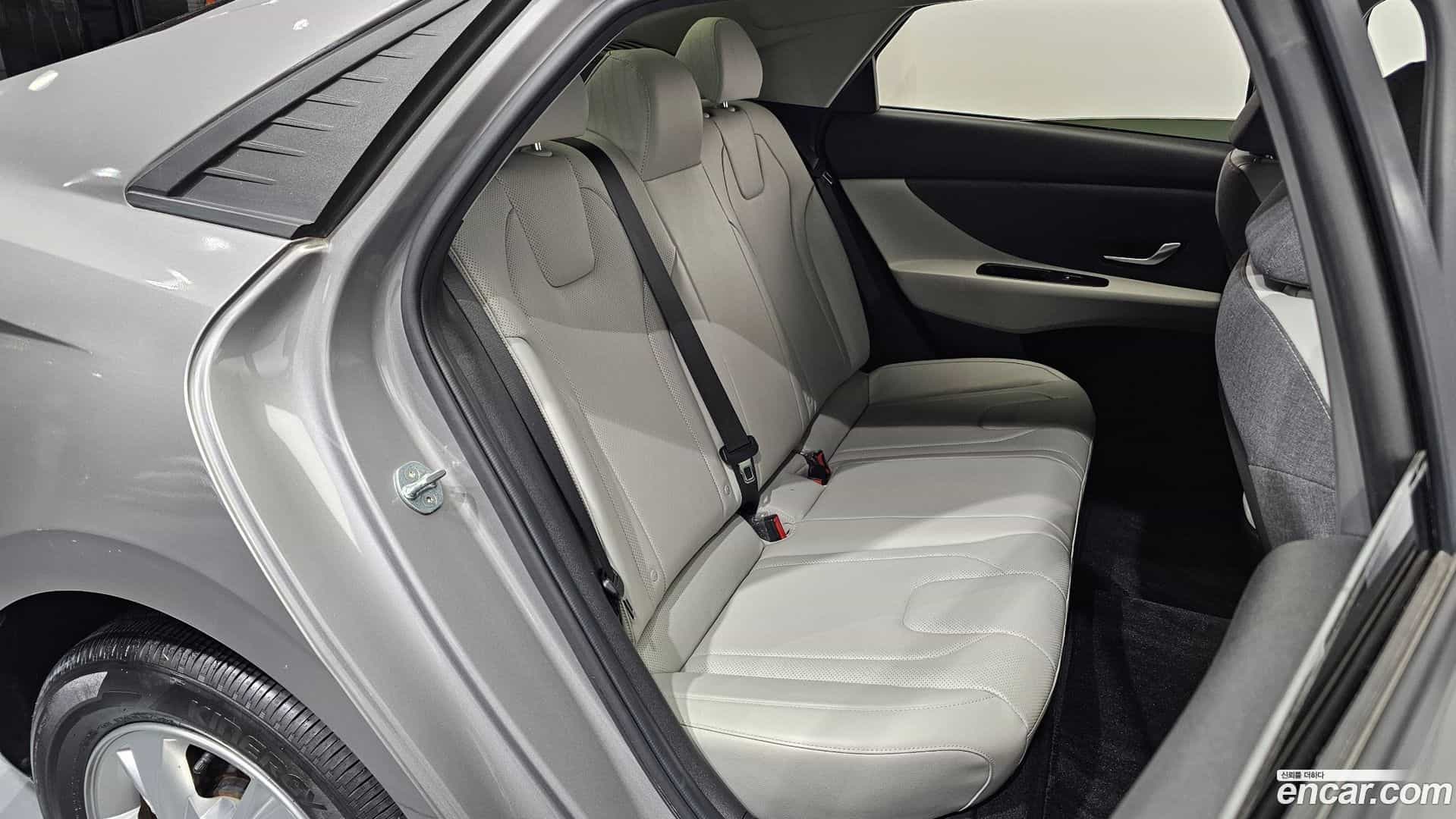 AVANTE Hyundai 2021.4-OPTION-016