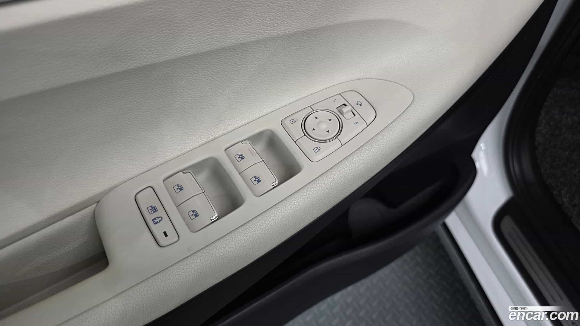 Grandeur Hyundai 2022.5-OPTION-043